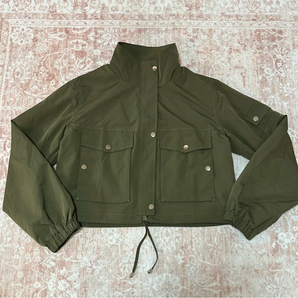 Cropped Cargo Jacket With Pockets - Picture 12 of 14